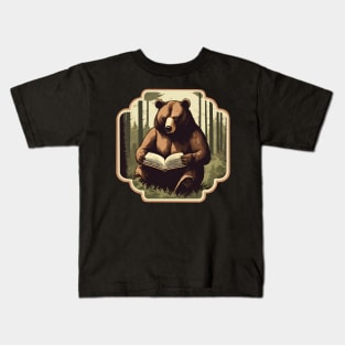 Bear reading books Kids T-Shirt